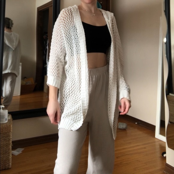 Cardigan 🤍 SOLD - Picture 4 of 5